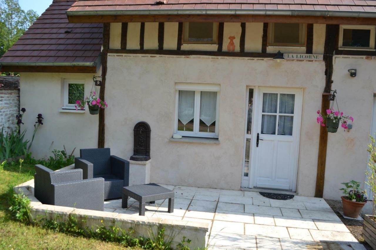 La Licorne Bed and Breakfast Lamarche-Sur-Saone Exterior foto