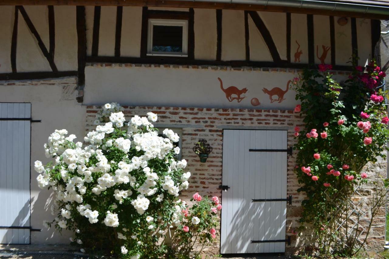 La Licorne Bed and Breakfast Lamarche-Sur-Saone Exterior foto